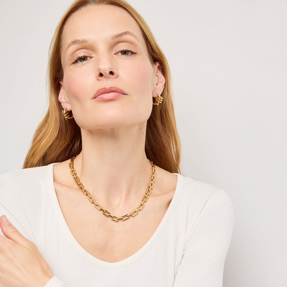 image of the laurna necklace in gold