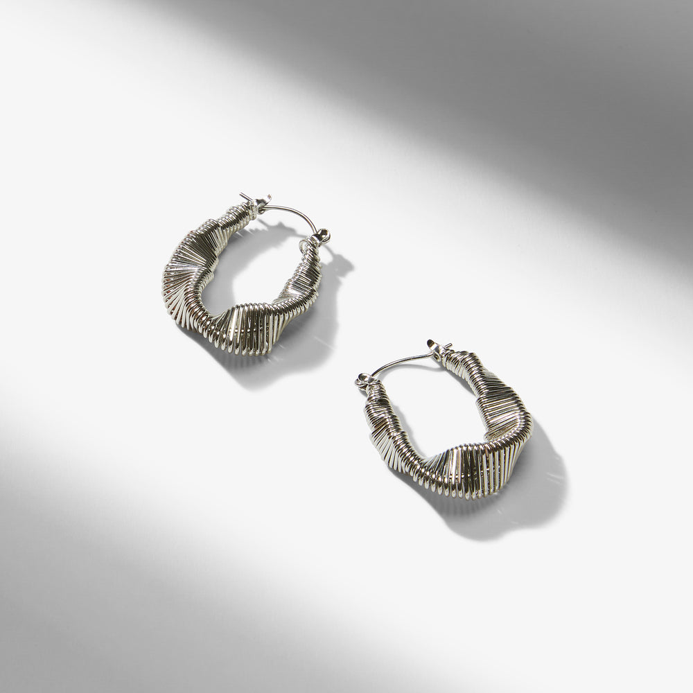 packshot image of the amy earrings in silver