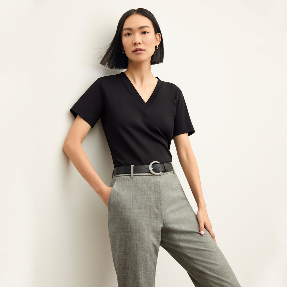 front image of a woman wearing the Lee T-Shirt in Black