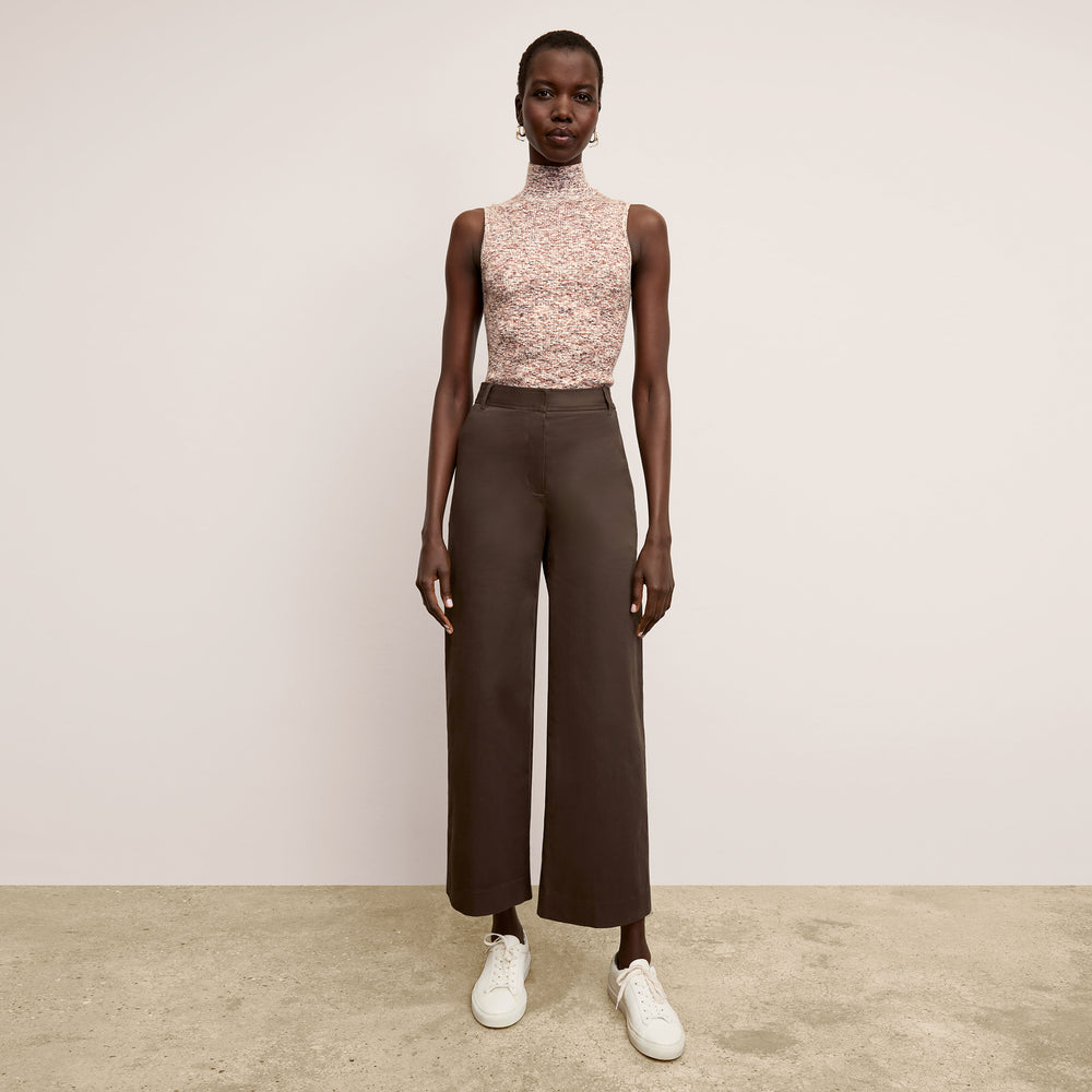 Front image of a woman wearing the Abby Pant in Date