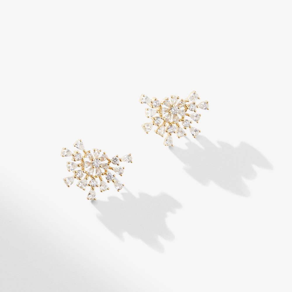 packshot image of the nives earring