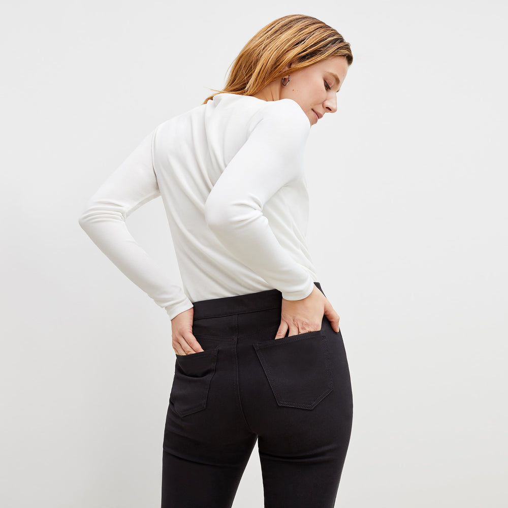 Detail back image of a woman standing wearing the Hockley pant easy cotton in Black