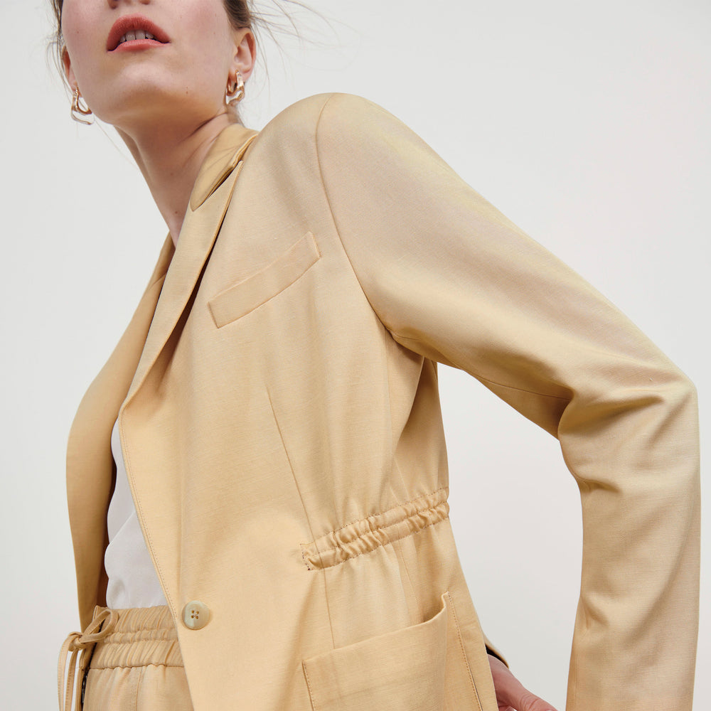 Detail image of a woman wearing the Hyo Jacket - Everyday Twill in Butter