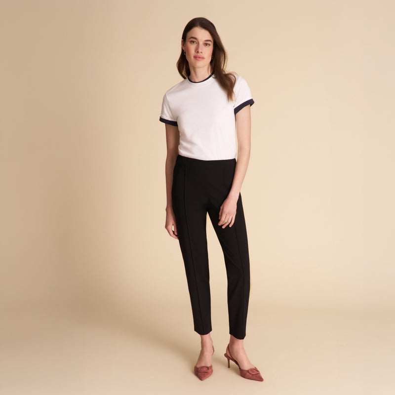Leslie Classic T-Shirt