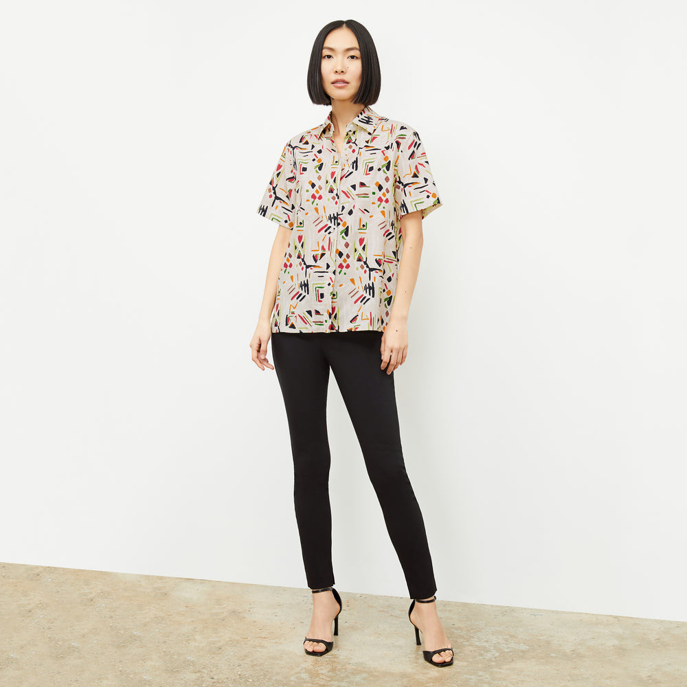 Front image of a woman wearing the skinny foster in black