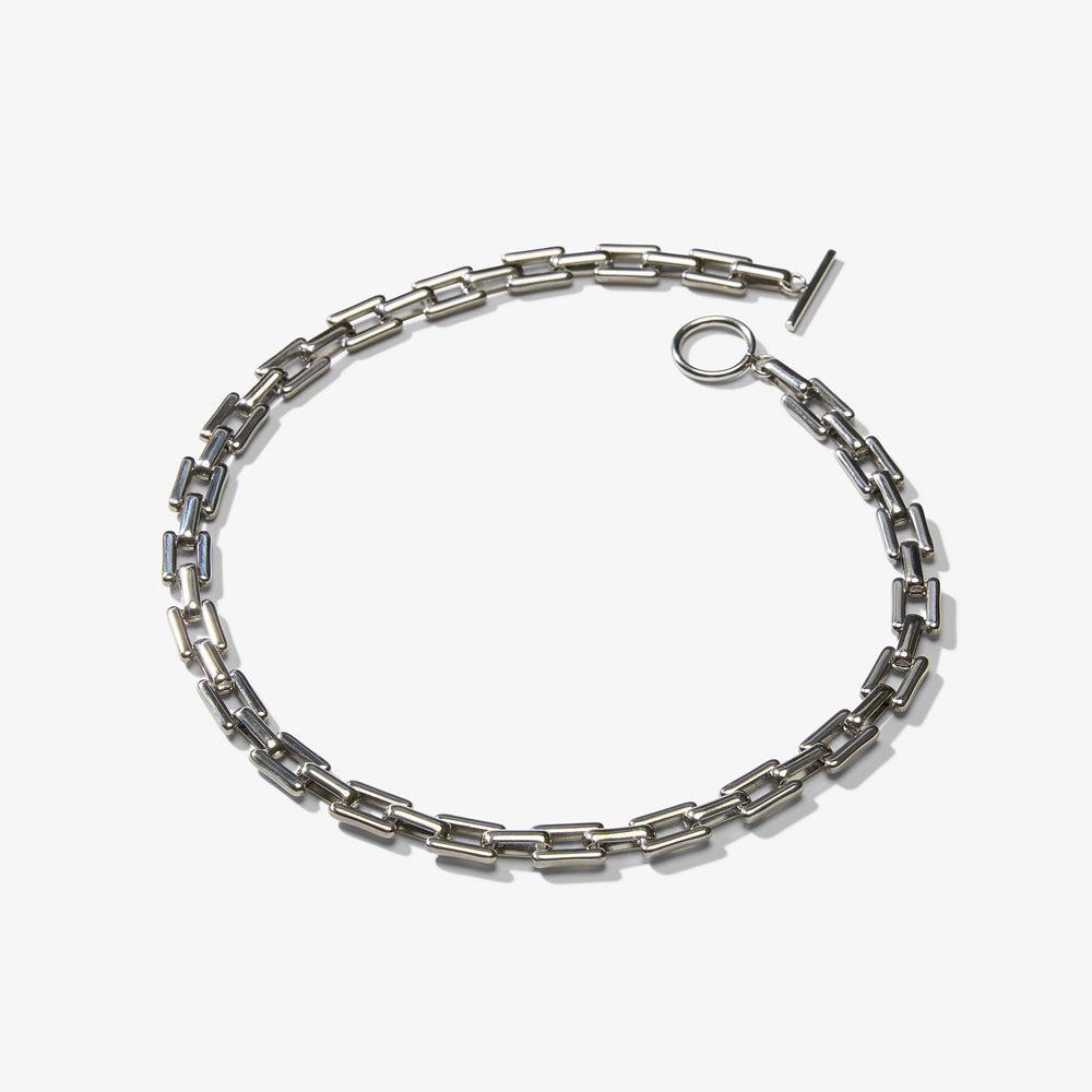 packshot image of the blige necklace in silver
