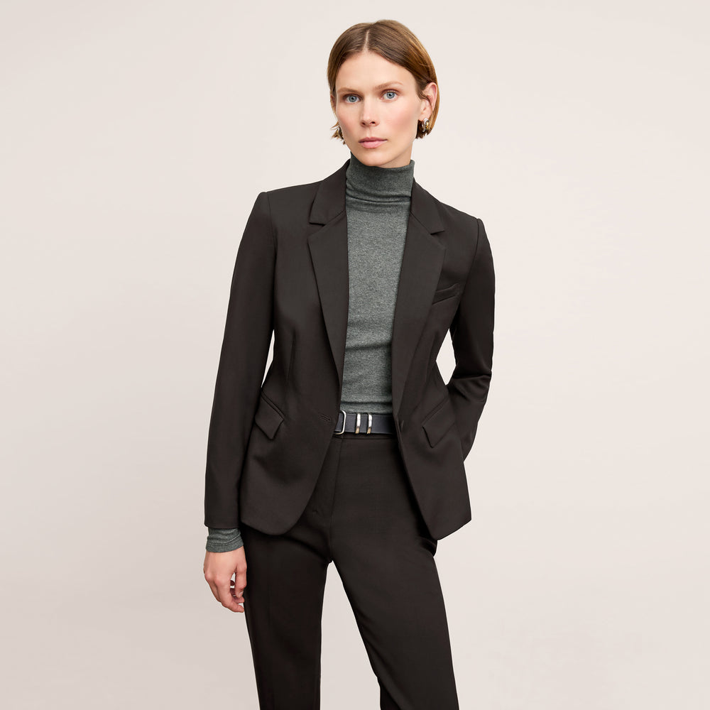 Front image of a woman wearing the Yiyan Blazer Short in Black