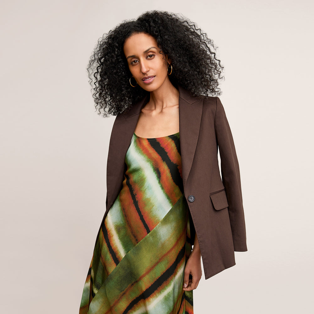 Front image of a woman wearing the Tyner jacket in stretch chino in date