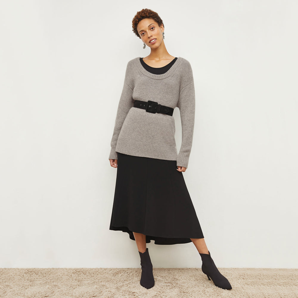 Woman wearing the Theo pullover in stormcloud