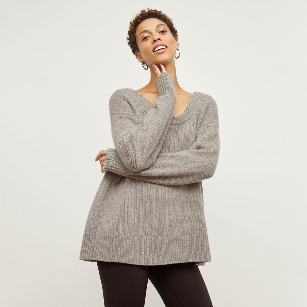 Woman wearing the Theo pullover in stormcloud