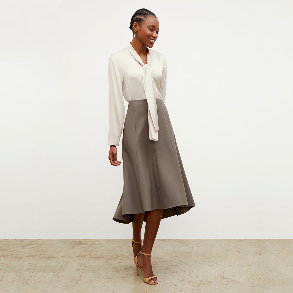 Front image of a woman wearing the Melrose Pant - Sharkskin in Mink