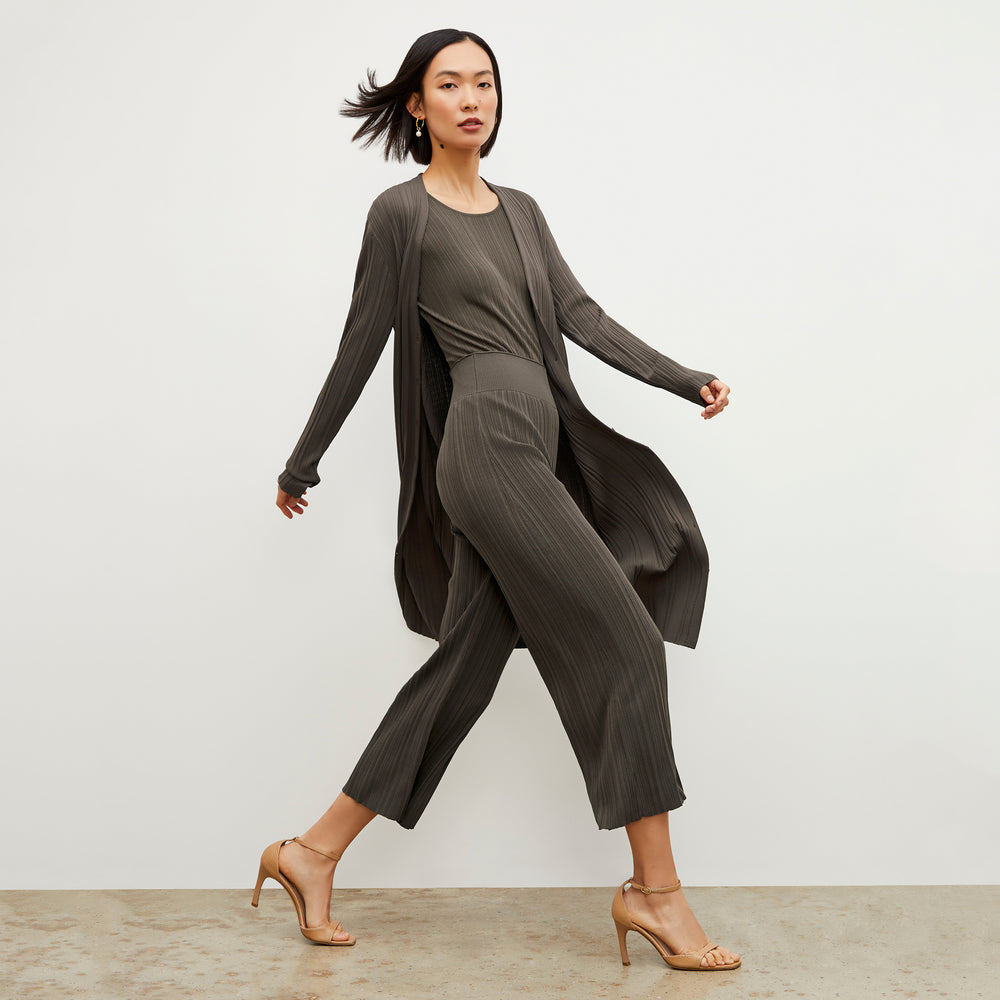Side image of a woman wearing the Molly Cardigan - Textured Knit in Light Ash