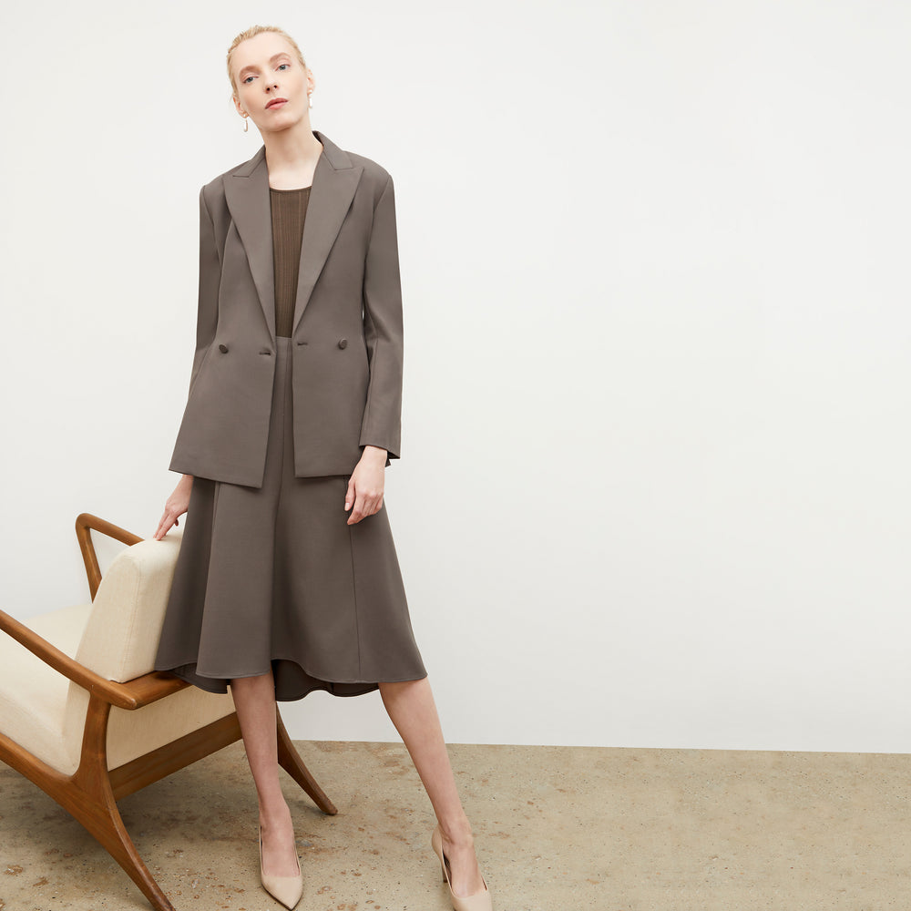 Front image of a woman wearing the Melrose Pant - Sharkskin in Mink