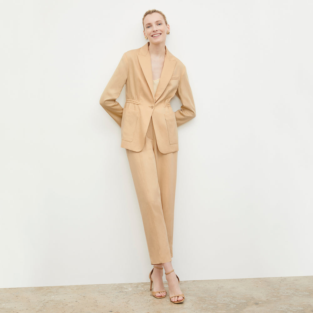 Front image of a woman wearing the Hyo Jacket - Everyday Twill in Butter