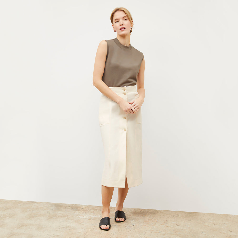 Front image of a woman wearing the Lane skirt in Tusk