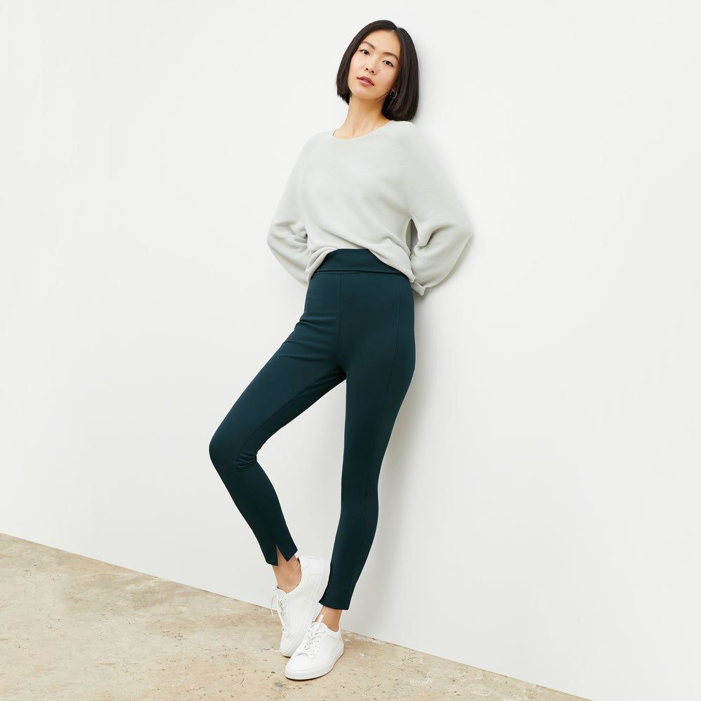 Front image of a woman wearing the Stella Legging in Deep Sea
