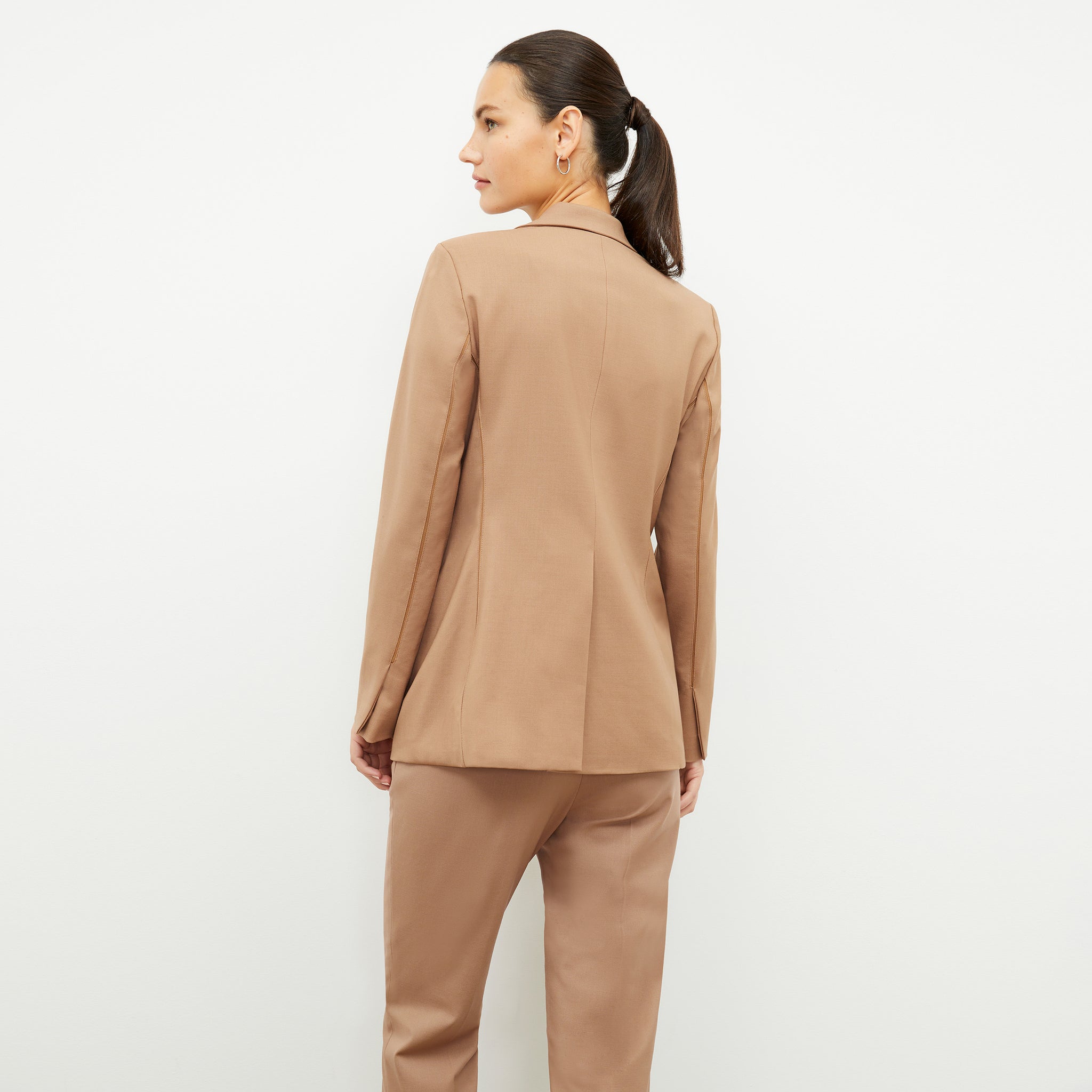 back image of the yiyan blazer in camel